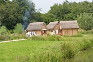 Nachgebaute Slawenh&auml;user auf dem Museumsgel&auml;nde